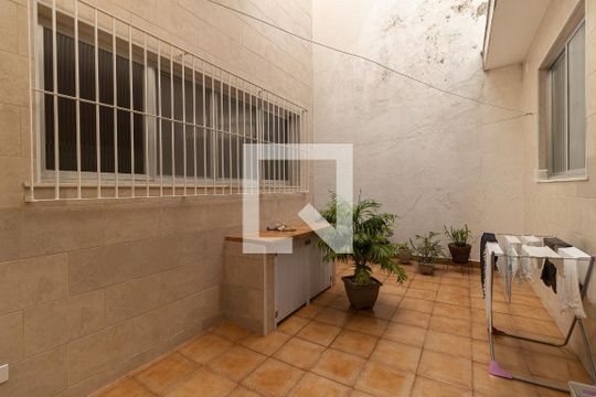 Quintal de casa à venda com 2 quartos, 120m² em Vila Moinho Velho, São Paulo