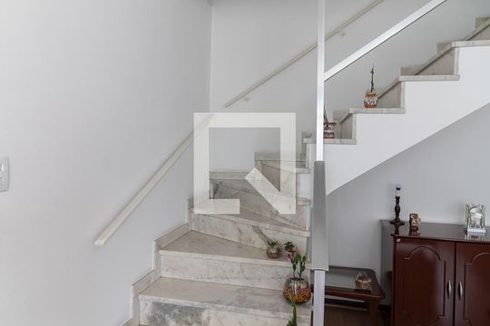 Escada de casa à venda com 2 quartos, 120m² em Vila Moinho Velho, São Paulo