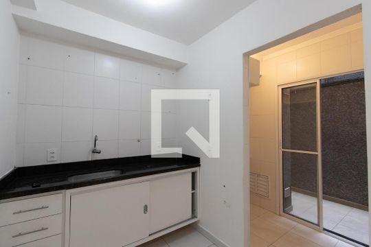 Cozinha de apartamento à venda com 2 quartos, 55m² em Vila Nivi, São Paulo