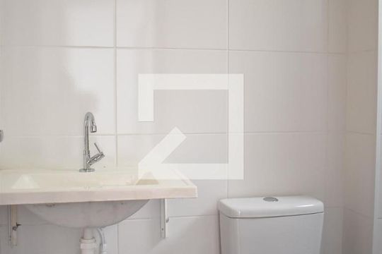 Banheiro de apartamento para alugar com 2 quartos, 41m² em Campo Grande, Rio de Janeiro