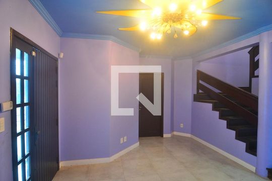Casa à venda com 4 quartos, 110m² em Centro, Canoas