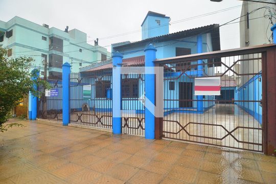 Fachada de casa à venda com 4 quartos, 110m² em Centro, Canoas