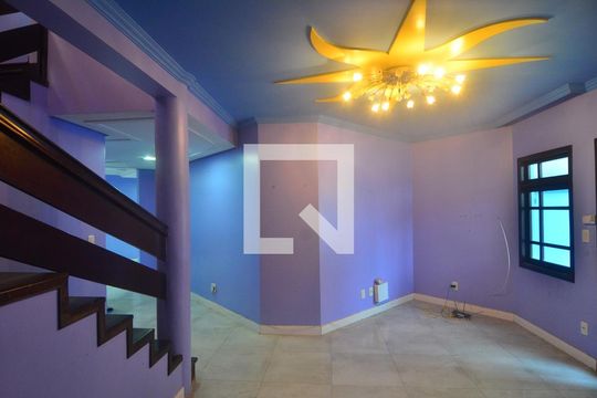 Sala 1 de casa à venda com 4 quartos, 110m² em Centro, Canoas