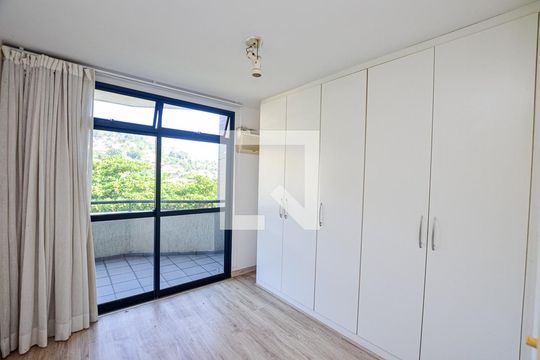 Quarto Suíte de apartamento à venda com 2 quartos, 138m² em Vital Brasil, Niterói