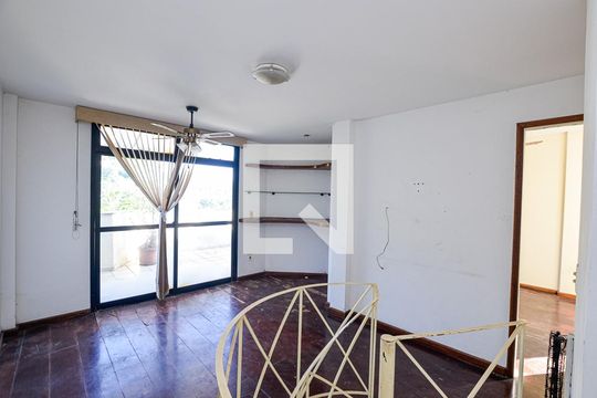 Hall de apartamento à venda com 2 quartos, 138m² em Vital Brasil, Niterói
