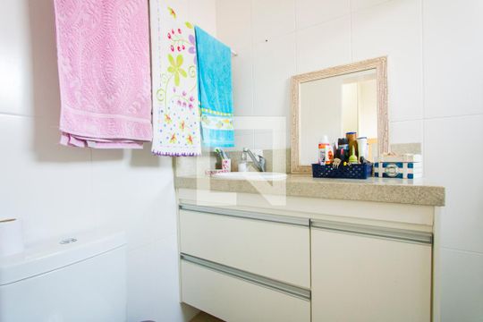 Casa 1 - Banheiro do quarto 1 de casa à venda com 5 quartos, 240m² em Jardim Bela Vista, Santo André