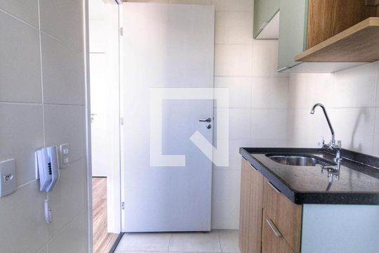 Cozinha de apartamento para alugar com 1 quarto, 27m² em Ipiranga, São Paulo