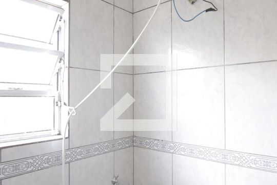 Banheiro de casa para alugar com 2 quartos, 70m² em Jardim Arize, São Paulo