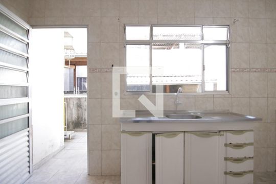 Sala/Cozinha de casa para alugar com 2 quartos, 70m² em Jardim Arize, São Paulo