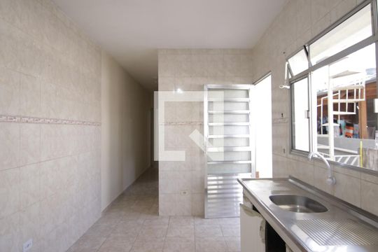 Sala/Cozinha de casa para alugar com 2 quartos, 70m² em Jardim Arize, São Paulo