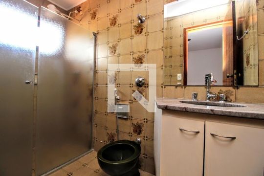 Banheiro
 de casa à venda com 5 quartos, 380m² em Dona Clara, Belo Horizonte