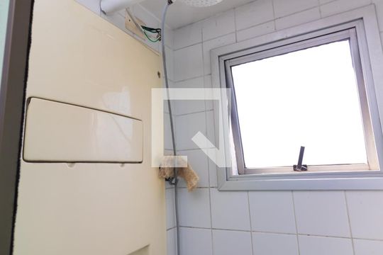 Banheiro de apartamento para alugar com 2 quartos, 50m² em Rio Pequeno, São Paulo