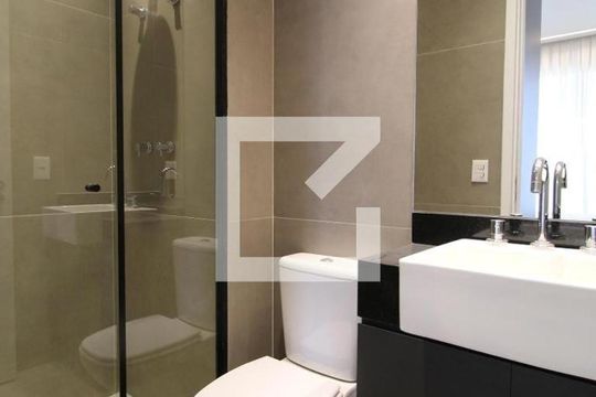 Banheiro de kitnet/studio para alugar com 1 quarto, 44m² em Vila Olímpia, São Paulo