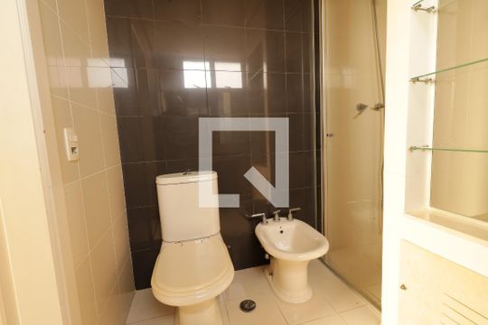 Banheiro da Suíte de apartamento à venda com 4 quartos, 245m² em Vila Gilda, Santo André