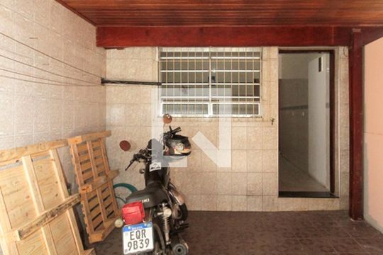Garagem de casa para alugar com 2 quartos, 70m² em Jardim Tiete, São Paulo