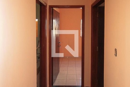Corredor de casa para alugar com 2 quartos, 70m² em Jardim Tiete, São Paulo