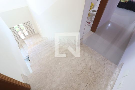 Escada de casa à venda com 4 quartos, 705m² em Santa Teresinha, São Paulo