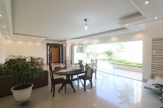 Sala  de casa à venda com 4 quartos, 705m² em Santa Teresinha, São Paulo
