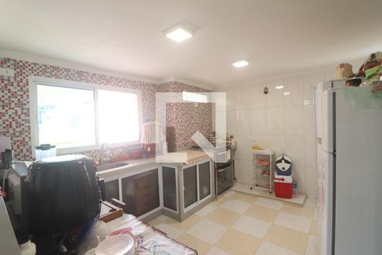 Cozinha  de casa à venda com 4 quartos, 705m² em Santa Teresinha, São Paulo