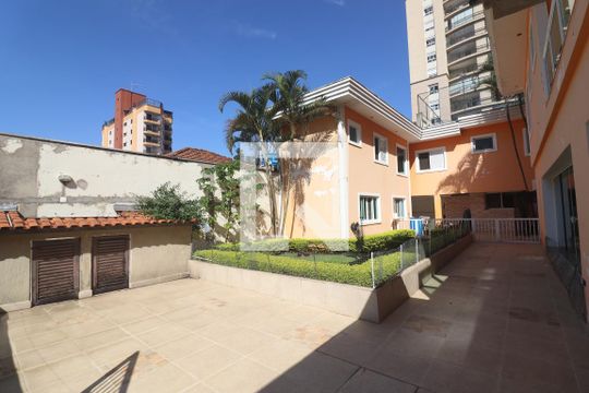 Quintal  de casa à venda com 4 quartos, 705m² em Santa Teresinha, São Paulo