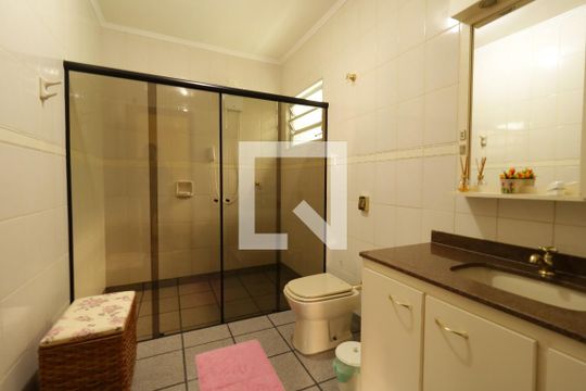 Banheiro Social de casa à venda com 3 quartos, 190m² em Vila Floresta, Santo André