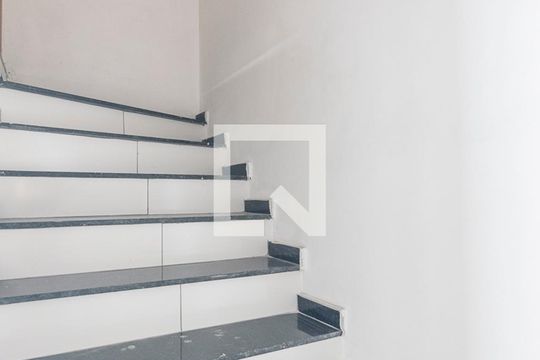 Escada de apartamento à venda com 2 quartos, 76m² em Jardim Ana Maria, Santo André