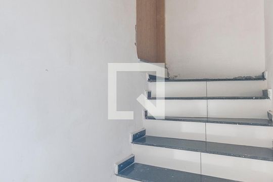 Escada de apartamento à venda com 2 quartos, 76m² em Jardim Ana Maria, Santo André