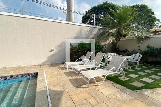 Quintal de casa de condomínio para alugar com 4 quartos, 560m² em Alphaville Residencial Zero, Barueri