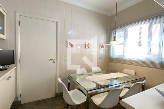 Copa de casa de condomínio para alugar com 4 quartos, 560m² em Alphaville Residencial Zero, Barueri