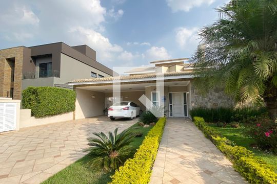 Fachada de casa de condomínio para alugar com 4 quartos, 560m² em Alphaville Residencial Zero, Barueri
