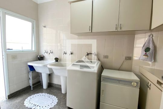 Área de Serviço de casa de condomínio para alugar com 4 quartos, 560m² em Alphaville Residencial Zero, Barueri