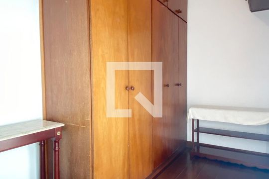 Quarto de Serviço de casa de condomínio para alugar com 4 quartos, 560m² em Alphaville Residencial Zero, Barueri