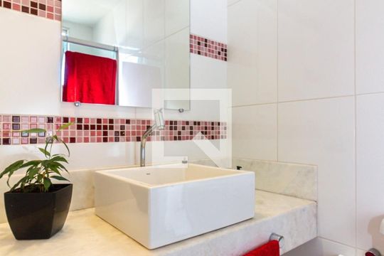 Banheiro de apartamento à venda com 4 quartos, 166m² em Palmares, Belo Horizonte