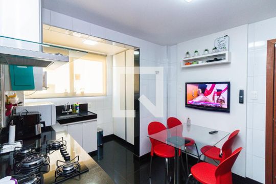 Cozinha de apartamento à venda com 4 quartos, 166m² em Palmares, Belo Horizonte