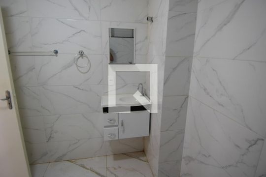 Banheiro de casa para alugar com 1 quarto, 60m² em Parque Centenario, Duque de Caxias