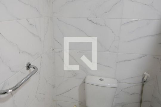 Banheiro de casa para alugar com 1 quarto, 60m² em Parque Centenario, Duque de Caxias