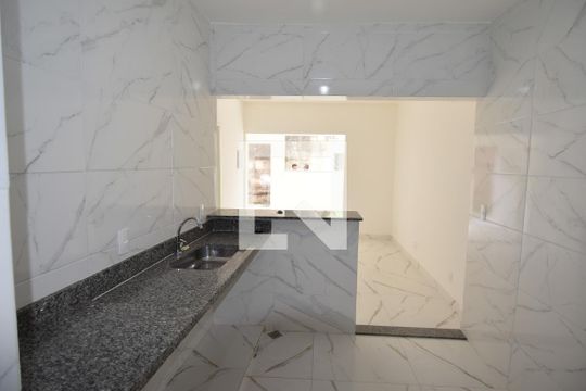 Cozinha de casa para alugar com 1 quarto, 60m² em Parque Centenario, Duque de Caxias
