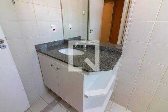 Suíte, banheiro  de apartamento para alugar com 3 quartos, 112m² em Brooklin Paulista, São Paulo