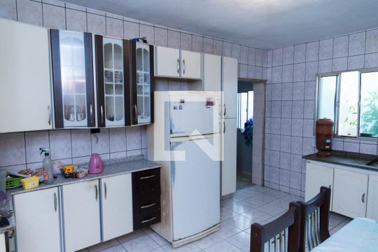 Cozinha de casa à venda com 3 quartos, 210m² em Taboão, Diadema