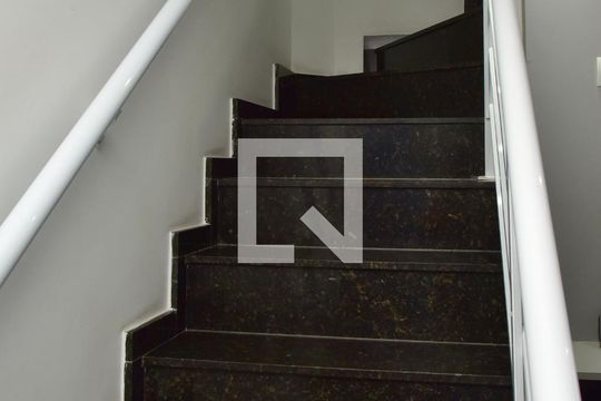 Escada de casa à venda com 3 quartos, 80m² em Jardim Santa Cruz (sacoma), São Paulo