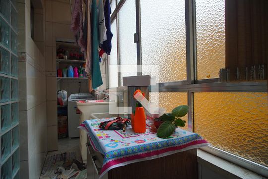 Cozinha  de apartamento à venda com 3 quartos, 90m² em Navegantes, Porto Alegre