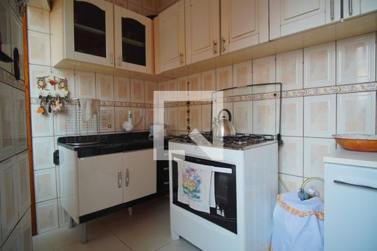 Cozinha  de apartamento à venda com 3 quartos, 90m² em Navegantes, Porto Alegre