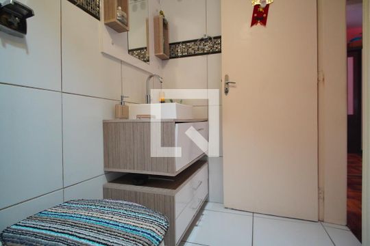 Banheiro  de apartamento à venda com 3 quartos, 90m² em Navegantes, Porto Alegre