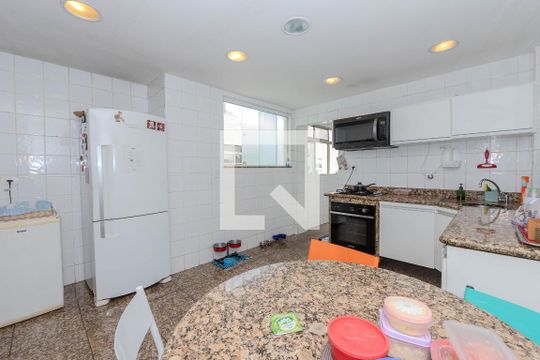 Cozinha de apartamento à venda com 3 quartos, 131m² em Bela Vista, São Paulo