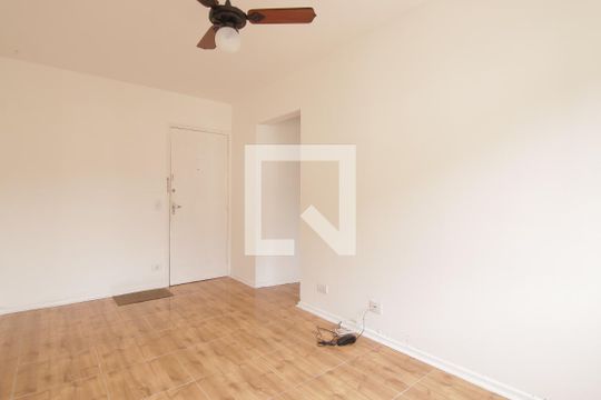 Sala de apartamento para alugar com 1 quarto, 47m² em Vila Domitila, São Paulo