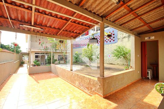 Quintal de casa à venda com 3 quartos, 255m² em Parque das Nações, Santo André