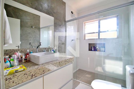 Banheiro da Suíte de casa à venda com 3 quartos, 255m² em Parque das Nações, Santo André