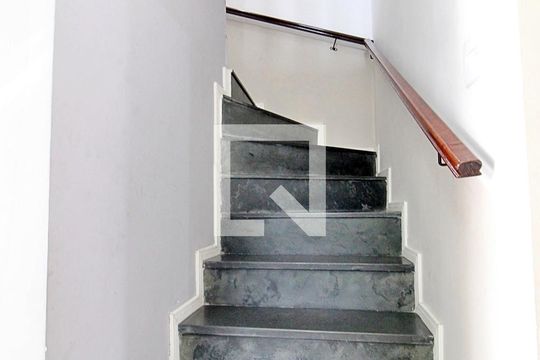 Escada de casa à venda com 3 quartos, 255m² em Parque das Nações, Santo André