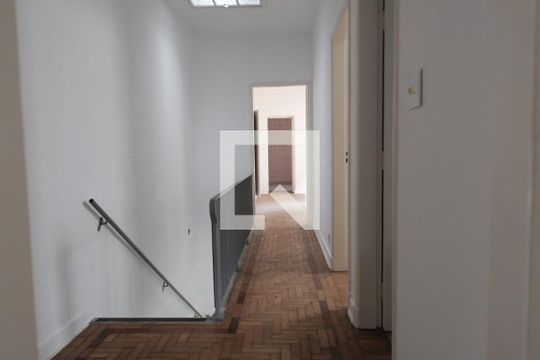 Corredor  de casa à venda com 7 quartos, 280m² em Sumaré, São Paulo