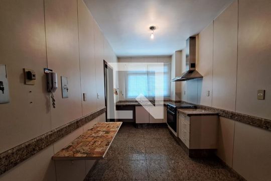 Cozinha de apartamento à venda com 4 quartos, 180m² em Serra, Belo Horizonte